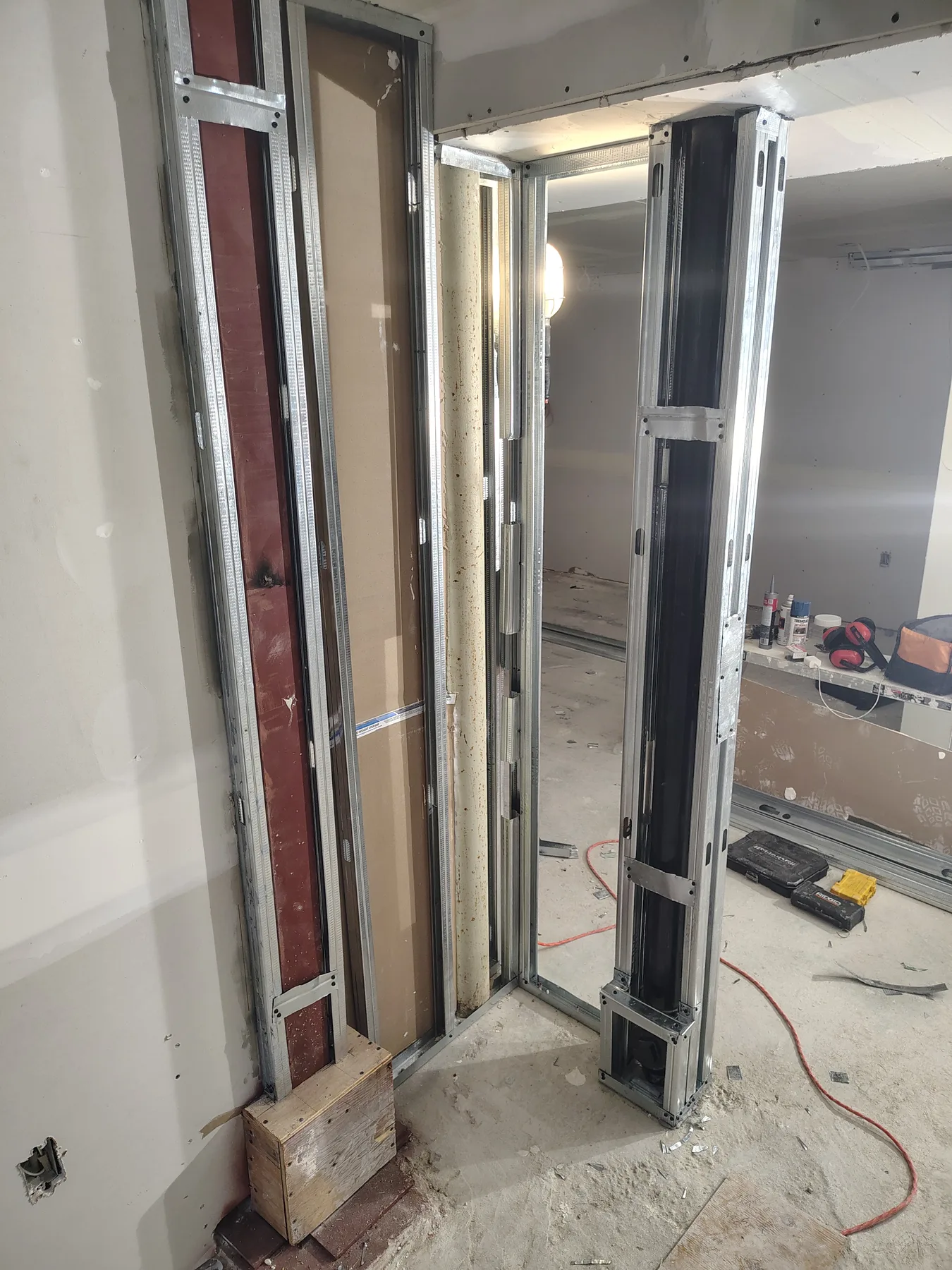 Structural post integrated at a partition wall